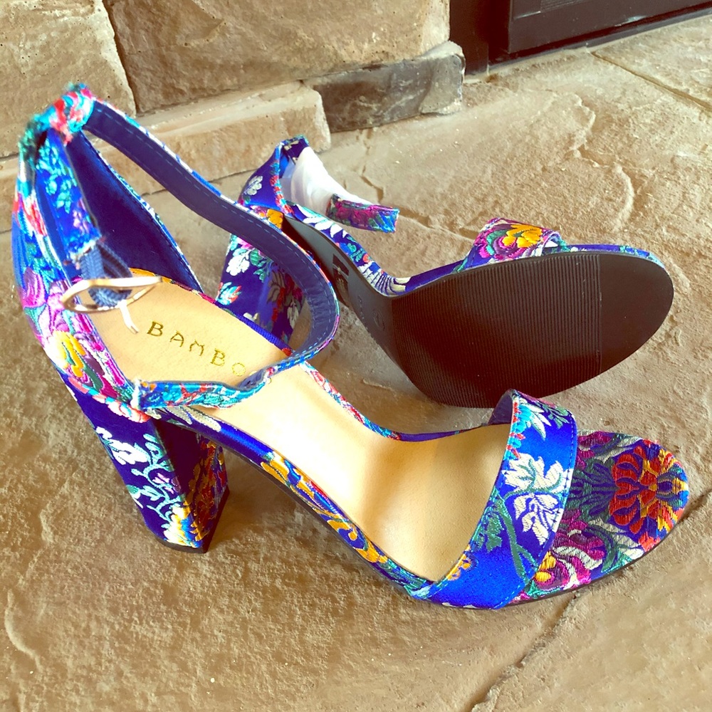 *NIB* Blue Floral Heels